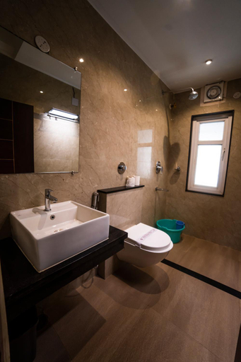 Bathroom 4, Hotel Central Plaza, Darjiling