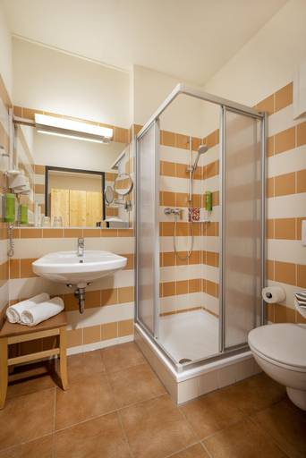 Bathroom 5, JUFA Hotel Judenburg – Self Check-In, Murtal