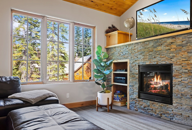 Interior 2, Modern Condo - EV Charger - SM 301 by Bear Valley Vacation Rentals, Alpine