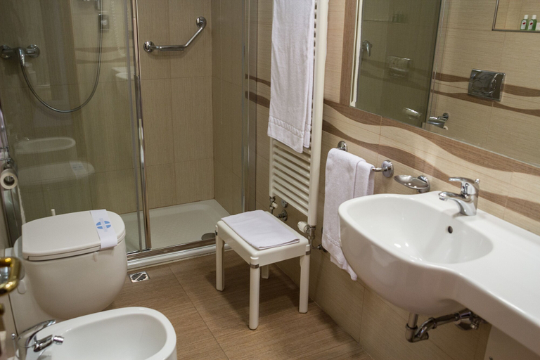 Bathroom 4, Hotel Pico Mirandola, Modena