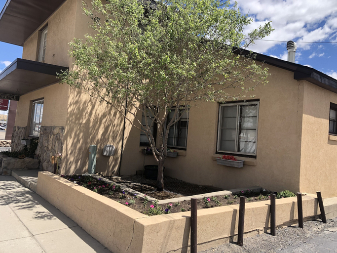 Garden 2, Cody Motel, Sweetwater