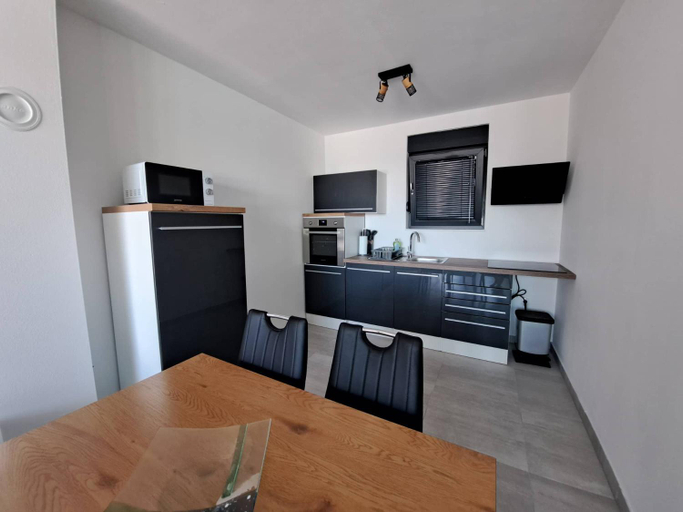 Others 5, Villa Leptiric, Vir
