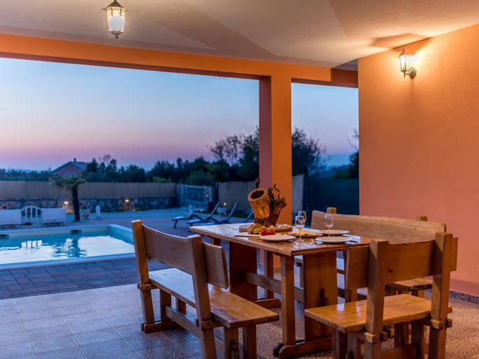 Food & Drinks, Villa Grandeza, Bilice