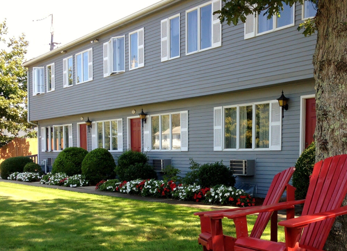Exterior & Views 2, Red Horse Inn, Barnstable