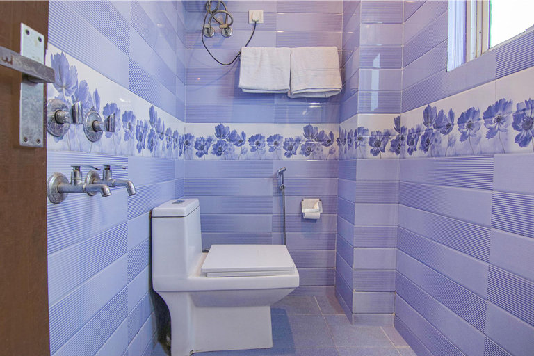 Bathroom, FabHotel Airport Avalon, Delhi