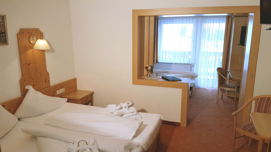 Bedroom 2, Hotel Nassereinerhof, Landeck