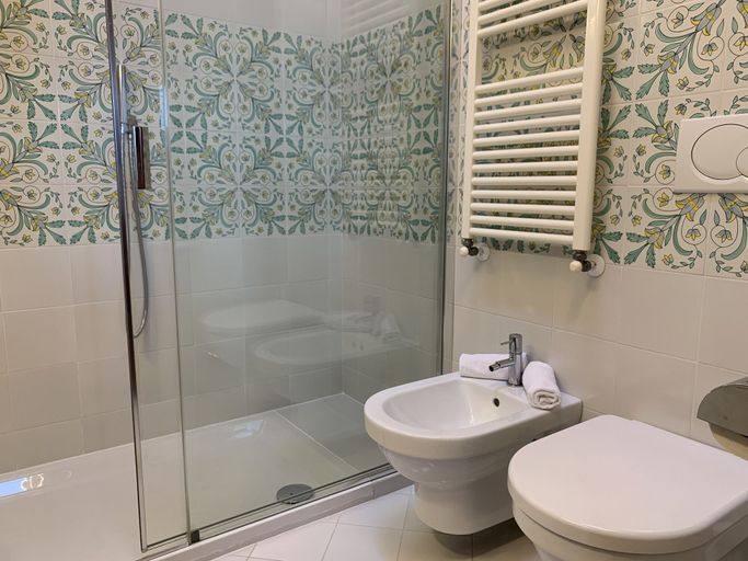 Bathroom 3, Hotel David, Florence