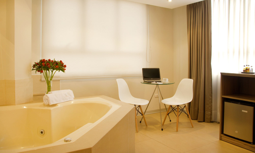 Jetted tub 5, Hotel San Remo, Lima