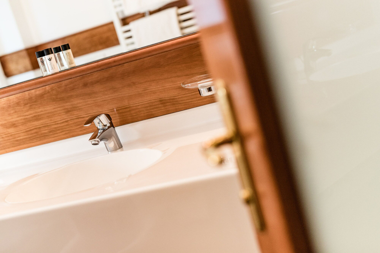 Bathroom 4, Oswald, Bolzano