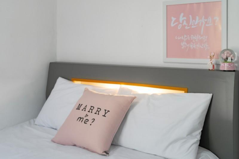 Bedroom 2, Taean J Story Pension, Taean