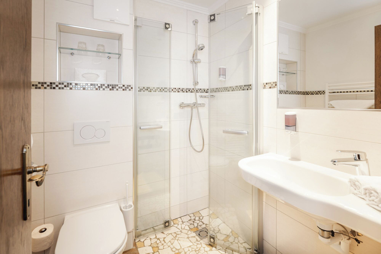 Bathroom 4, Landhotel Stofflerwirt, Tamsweg