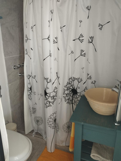 Bathroom 3, Ogape, Mercedes
