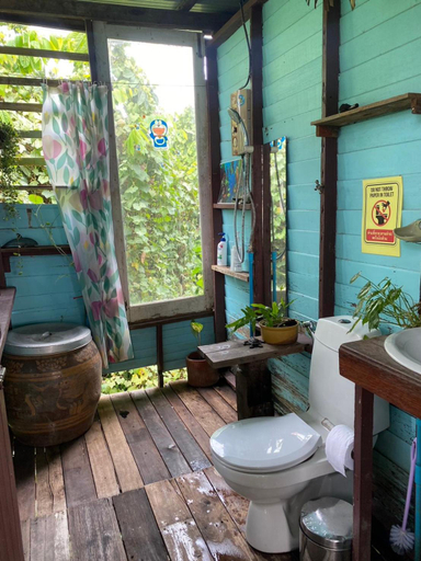 Bathroom 2, Baan GoLite Ko Kret, Pak Kret