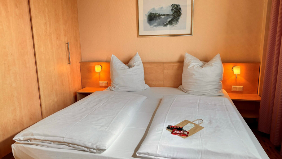 Bedroom 4, Hotel Rhein-Ruhr Bottrop Hauptbahnhof by Mayburgh, Bottrop