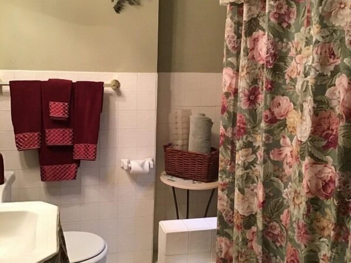Bathroom 3, Brookview Manor Inn, Monroe