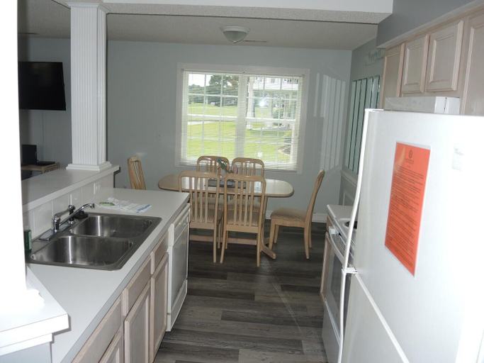 Private kitchen 5, 503 2 Bedroom Villa by RedAwning, Brunswick