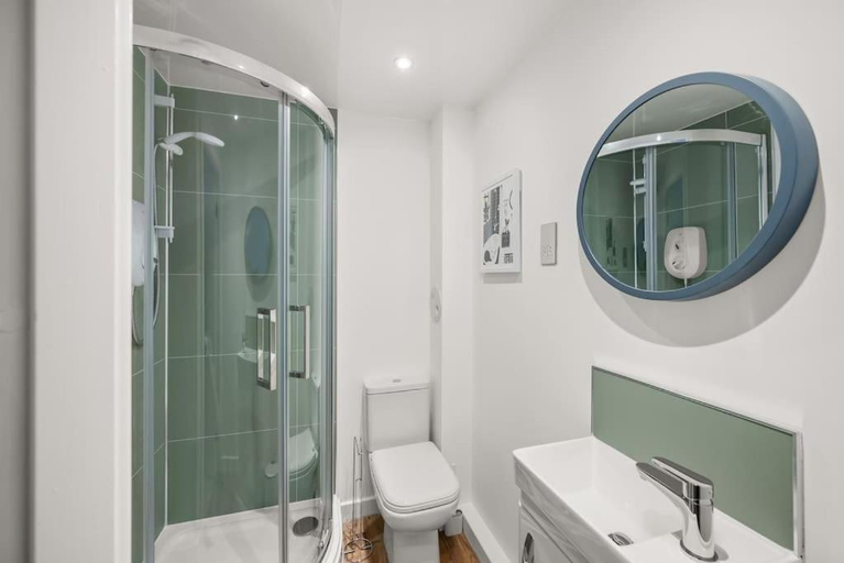 Bathroom 3, Marine parade apartment with river view, Dundee