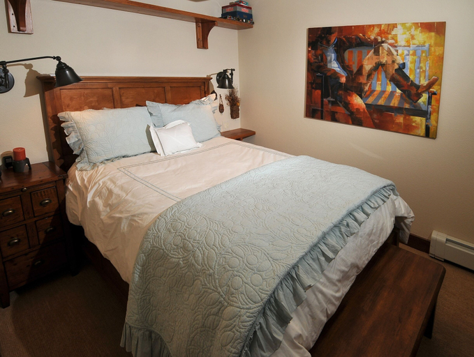 Room 3, Lionshead Center #201 2 Bedroom Condo by RedAwning, Eagle