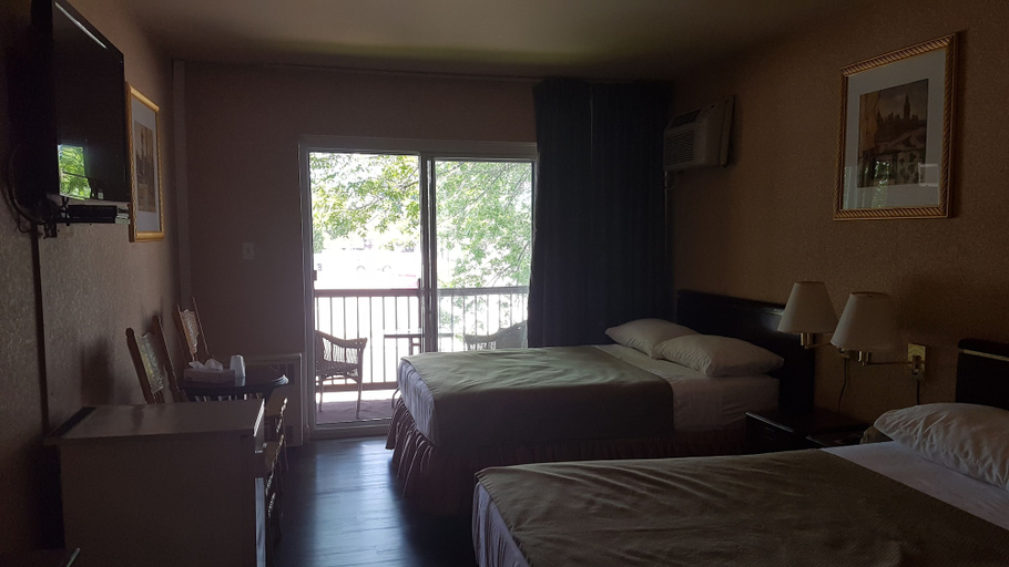 Others 4, Chomedey Inn, Laval