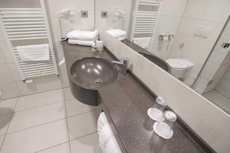 Bathroom 3, Qualitel Hotel Hilpoltstein, Roth