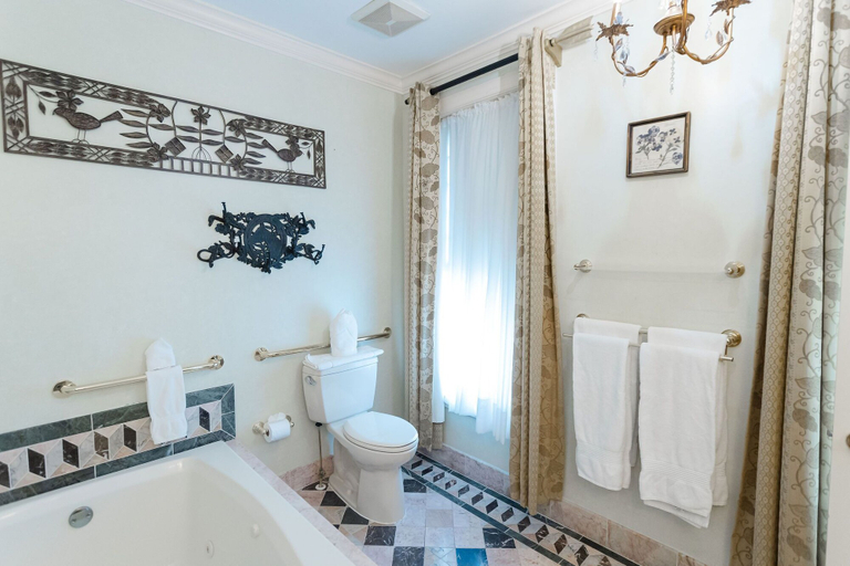 Bathroom 3, 1840s Carrollton Inn, Baltimore