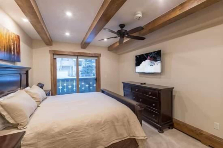 Room 3, Villa Cortina with Easy Access to Gondola by RedAwning, Eagle