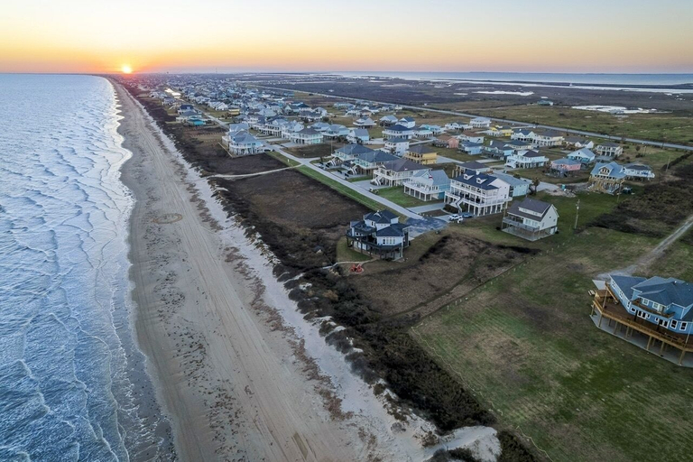 Beach 3, Shore Relaxin' 4 Bedroom Home by RedAwning, Galveston