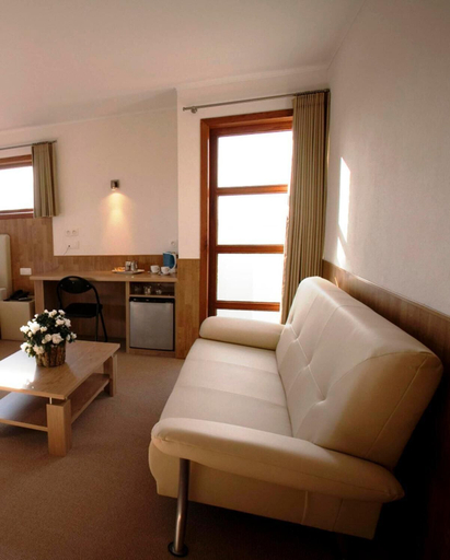 Others, Hotel Chamdor, West-Vlaanderen