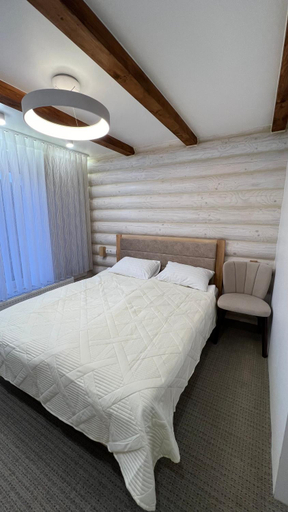 Bedroom 5, Баика Карпат, Nadvirnians'kyi
