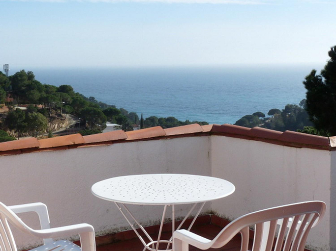 View 2, Private Apartments Cala Canyelles, Girona