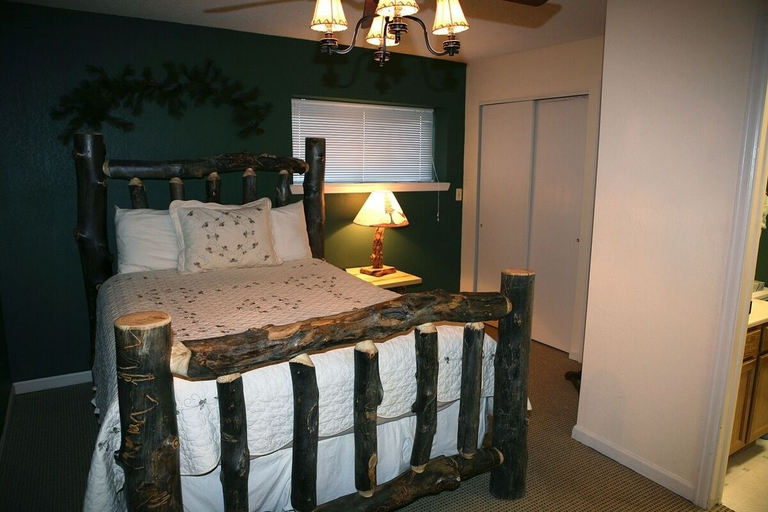 Bedroom, Fawn Valley Inn: 297 1 Bedroom Condo, Larimer