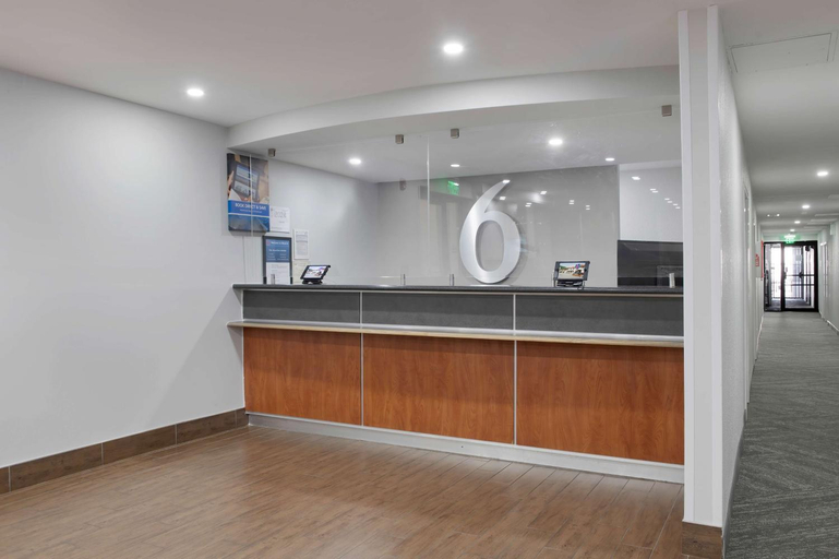 Public Area 2, Motel 6 Atlanta, GA - Downtown, Atlanta