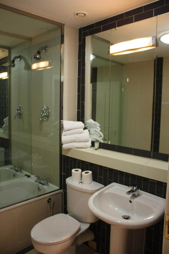 Bathroom 4, Jackson Court Hotel, Dublin