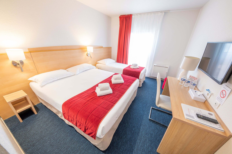 Room 2, Hôtel Saint Laurent, Aube