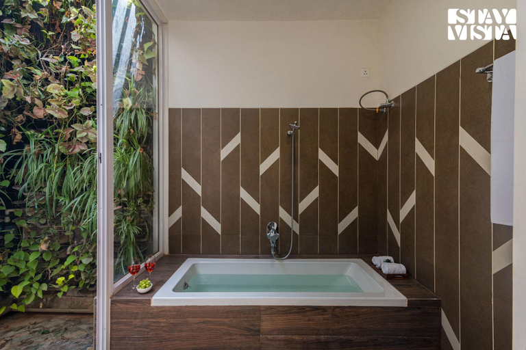 Bathroom 3, StayVista at Silver Grove, Nashik