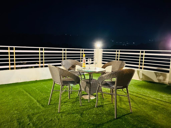 Balcony/terrace 5, Private luxury villa, Solan