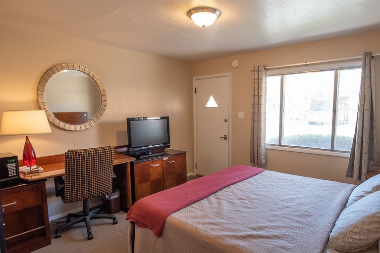 Others 4, Circle R Motel, Chaffee