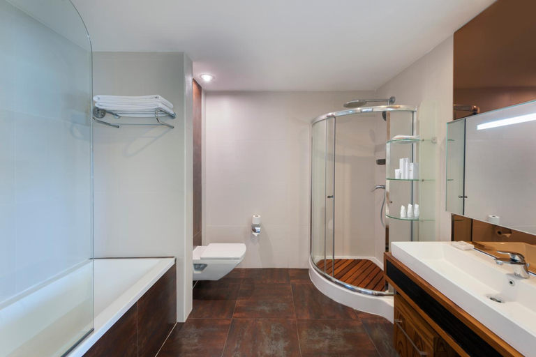 Bathroom 5, Noah's Ark Deluxe Hotel & Spa