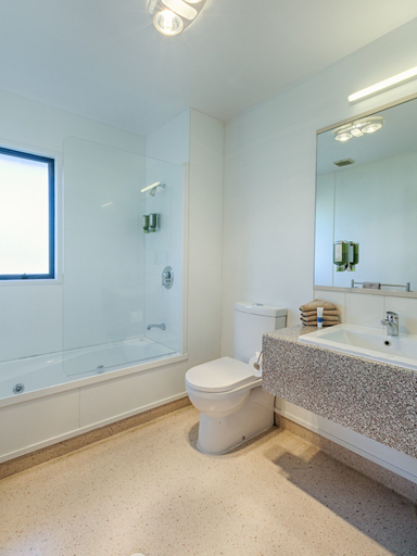 Bathroom 5, Bella Vista Motel Greymouth, Grey