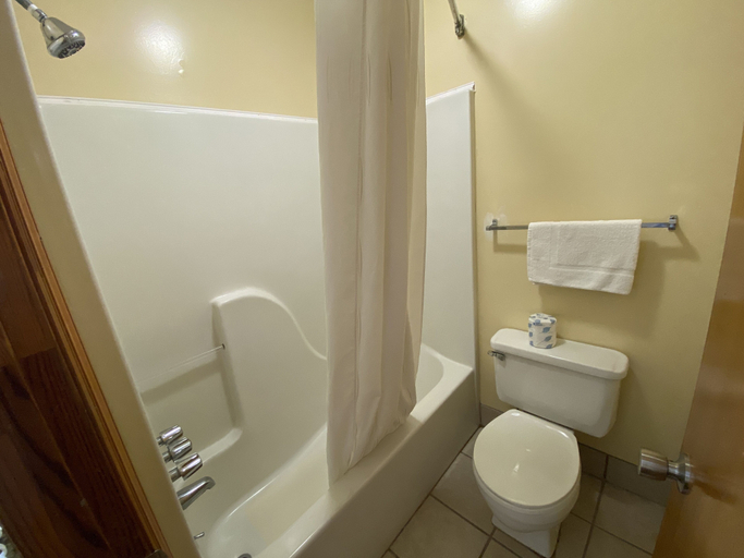 Bathroom 3, Rodeway Inn Baxley, Appling