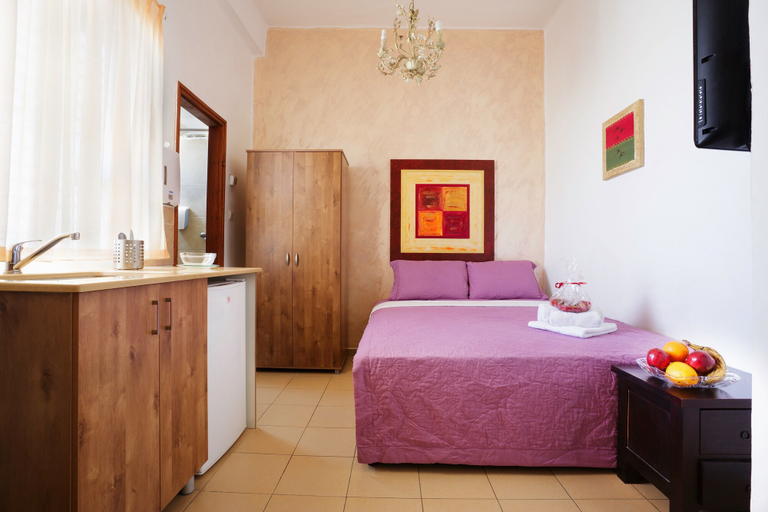 Bedroom 4, Loui Talpiot Hotel