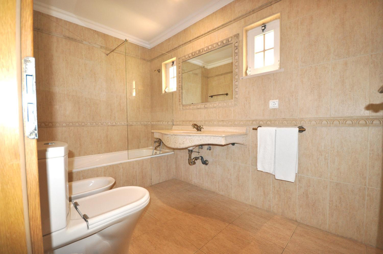 Bathroom 4, Fantastic family private pool villa, free Ac and Wifi, Loulé