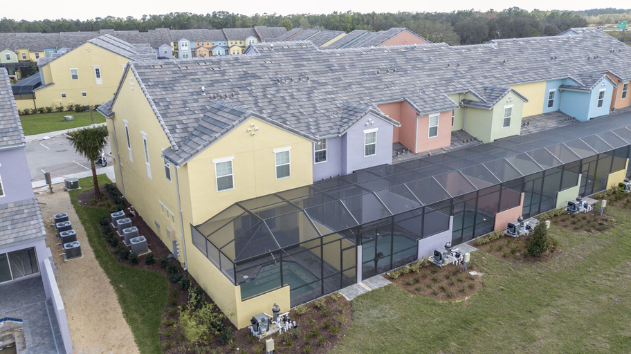 Exterior & Views