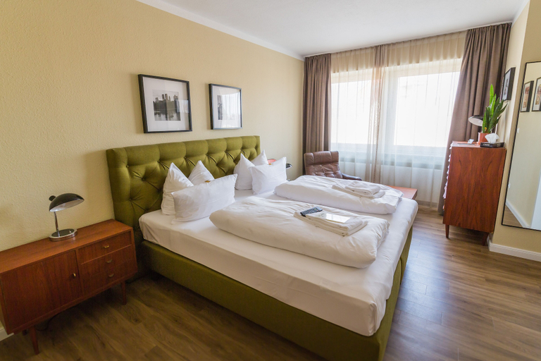 Bedroom 2, Hotel Luis, Regensburg