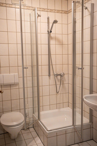 Shower 4, Cafe Alte Backstubn, Roth