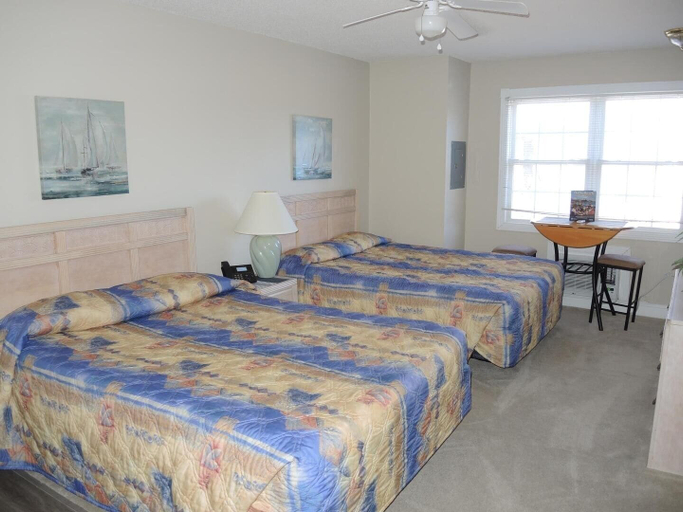 Room 2, Brunswick Plantation Studio Home 407l With Onsite Golf Course and Pools by Redawning, Brunswick