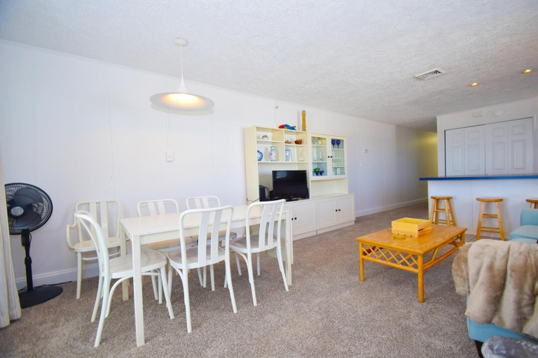 Dining, Alameda 6 1 Bedroom Condo by RedAwning, Worcester
