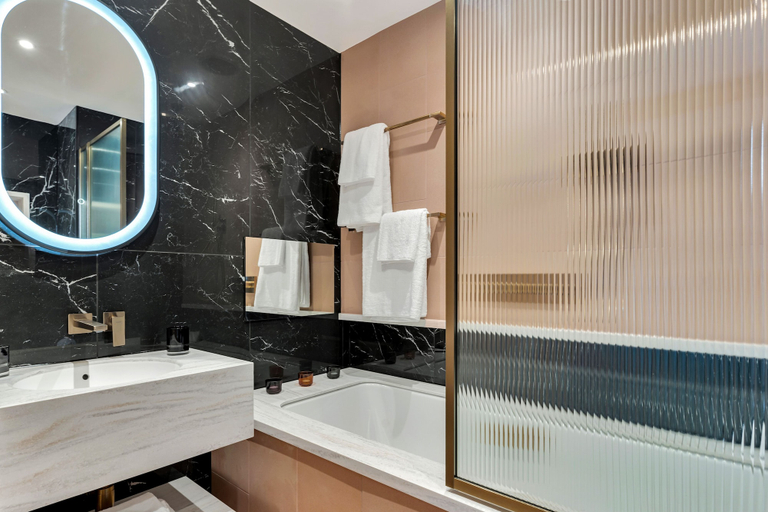 Bathroom 4, Roomzzz Edinburgh, Edinburgh
