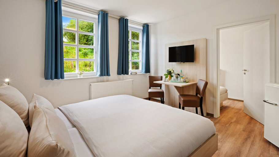 Bedroom 3, Hotel Deichinsel, Friesland