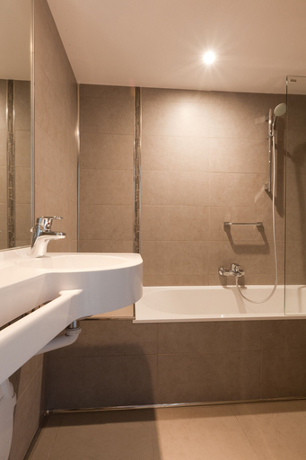 Bathroom 5, Hotel De Hofkamers, West-Vlaanderen